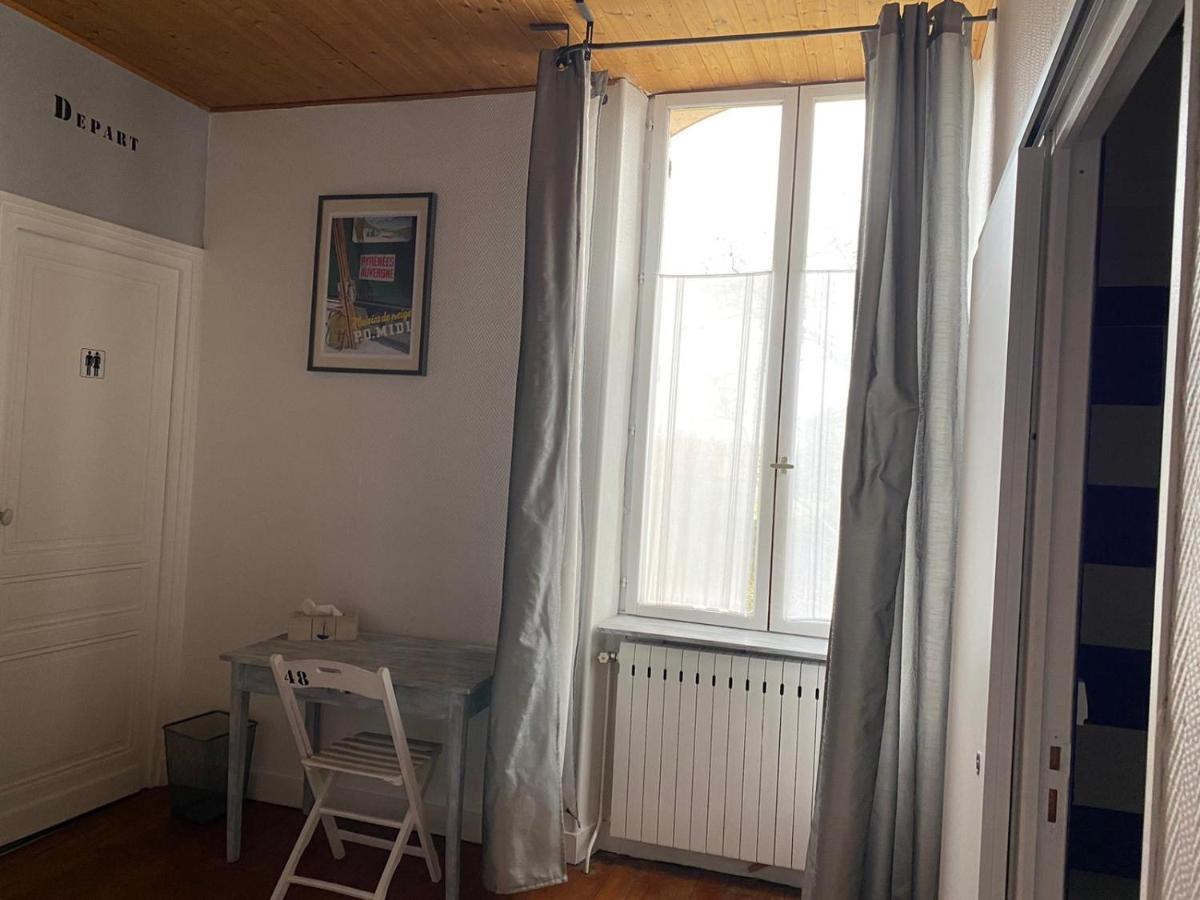 Bed and Breakfast La Gare Gondrin Екстер'єр фото