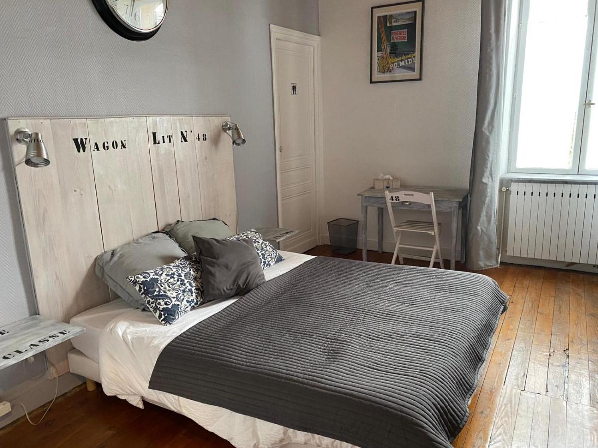 Bed and Breakfast La Gare Gondrin Екстер'єр фото